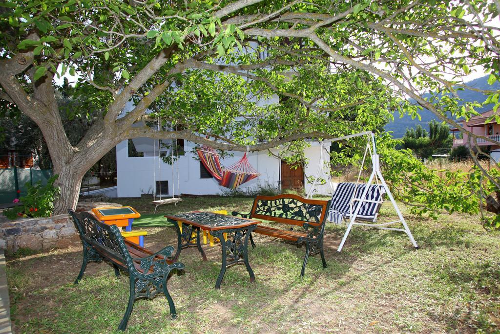 Anna George Studios Stafylos Exterior foto