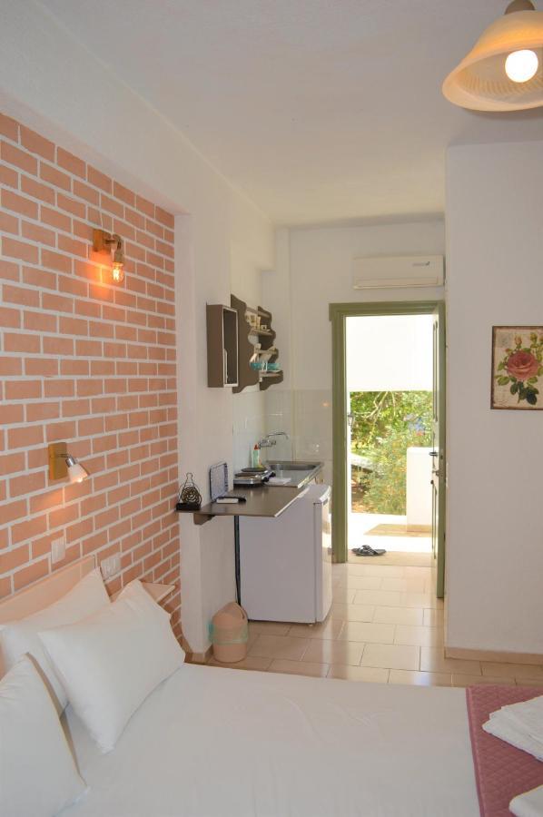 Anna George Studios Stafylos Exterior foto