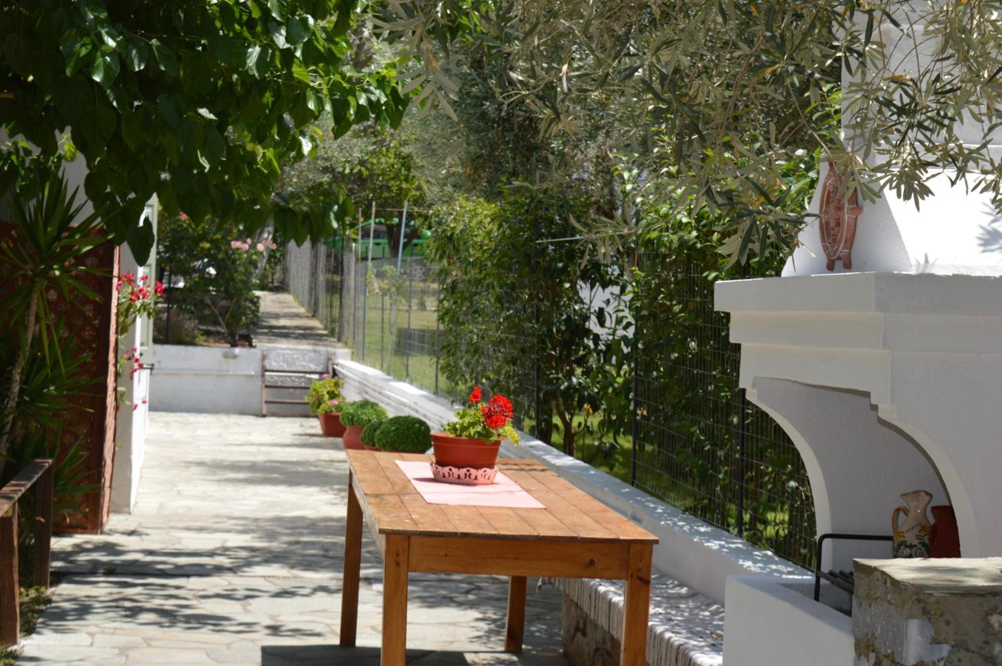 Anna George Studios Stafylos Exterior foto