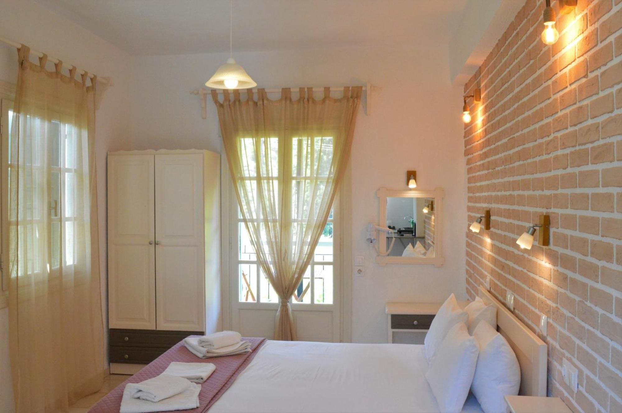 Anna George Studios Stafylos Exterior foto