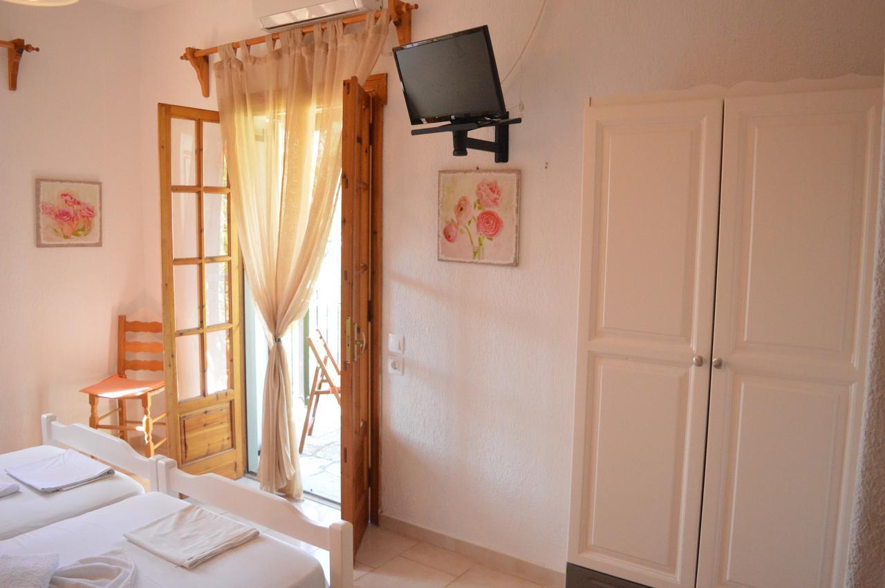 Anna George Studios Stafylos Exterior foto